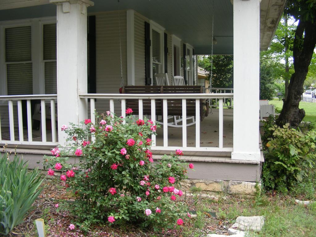 Pricehouseinn Glen Rose Exterior photo