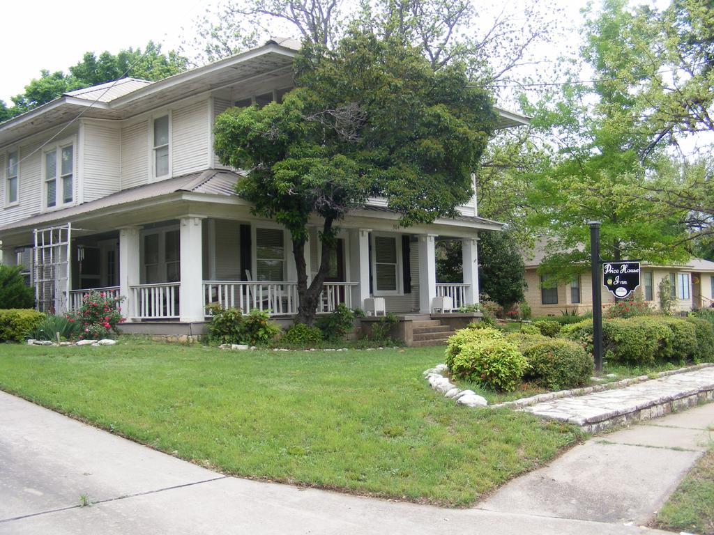 Pricehouseinn Glen Rose Exterior photo